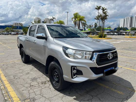 TOYOTA HILUX 2.8 NARROW 4X4 CD 16V DIESEL 4P MANUAL